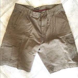 St Johns Bay Men’s Cargo Shorts 36 Olive Green